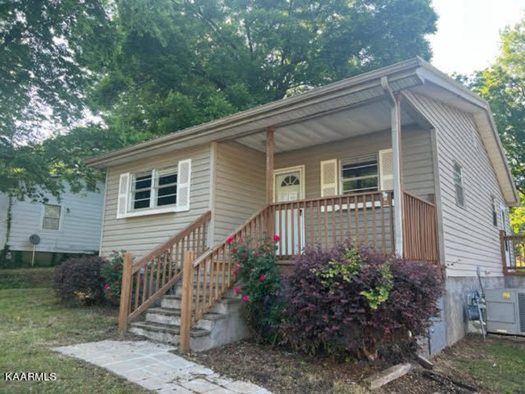 Photo of 243 W Newcomen St, Alcoa, TN 37701 (MLS # 1230326)