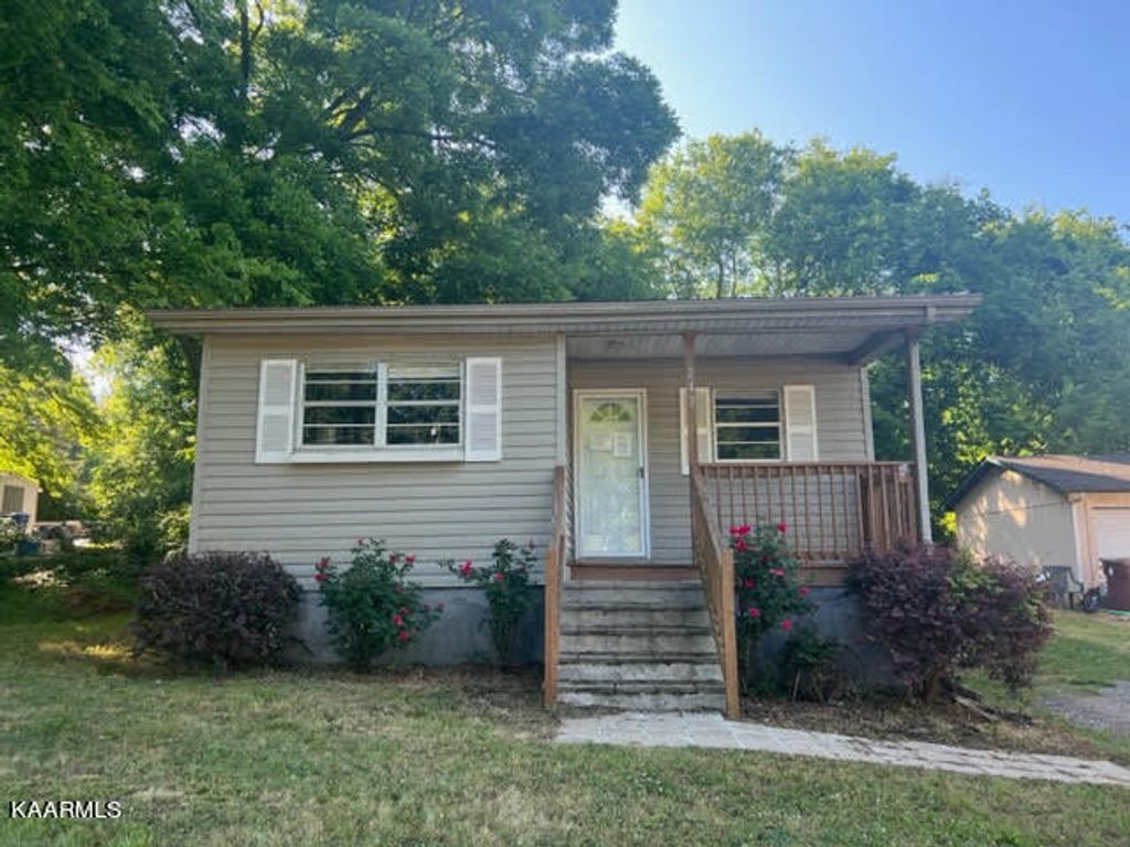 Photo of 243 W Newcomen St, Alcoa, TN 37701 (MLS # 1230326)