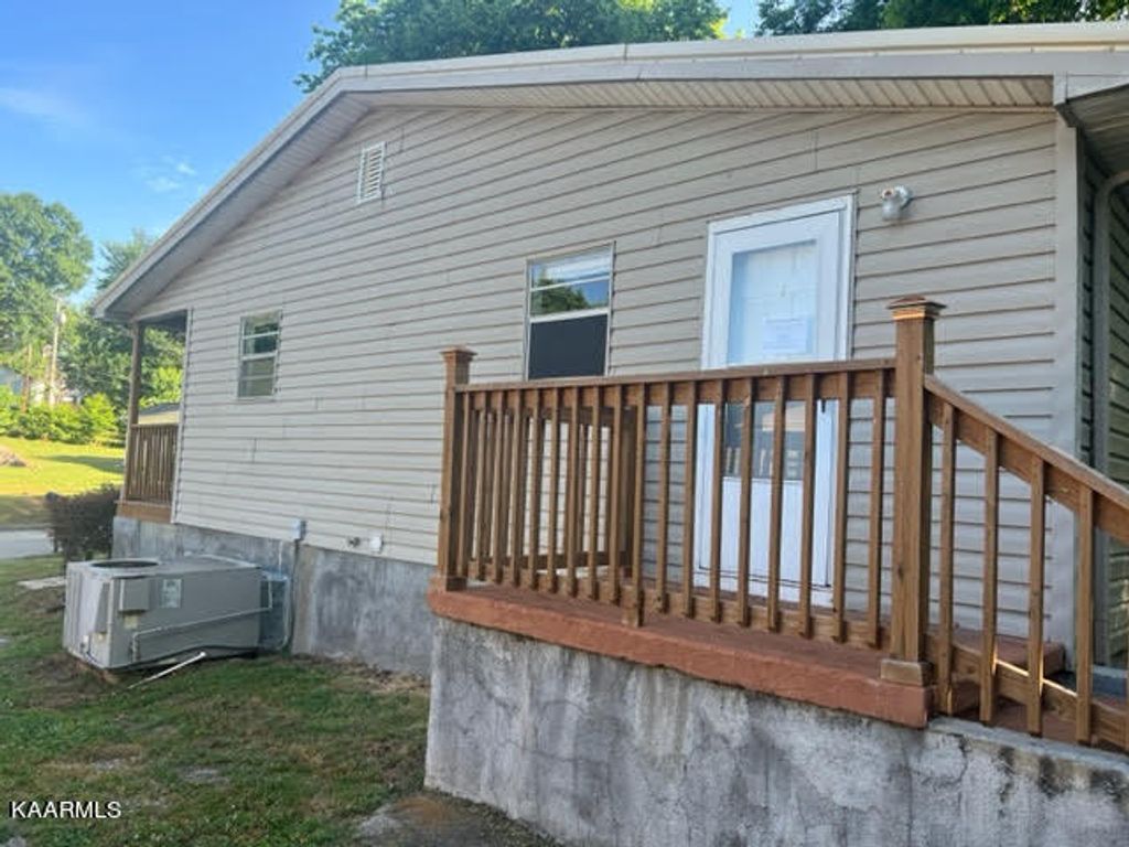 Photo of 243 W Newcomen St, Alcoa, TN 37701 (MLS # 1230326)