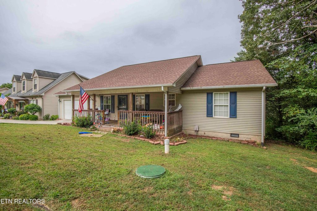 Photo of 131 Newport Way, Kingston, TN 37763 (MLS # 1311405)