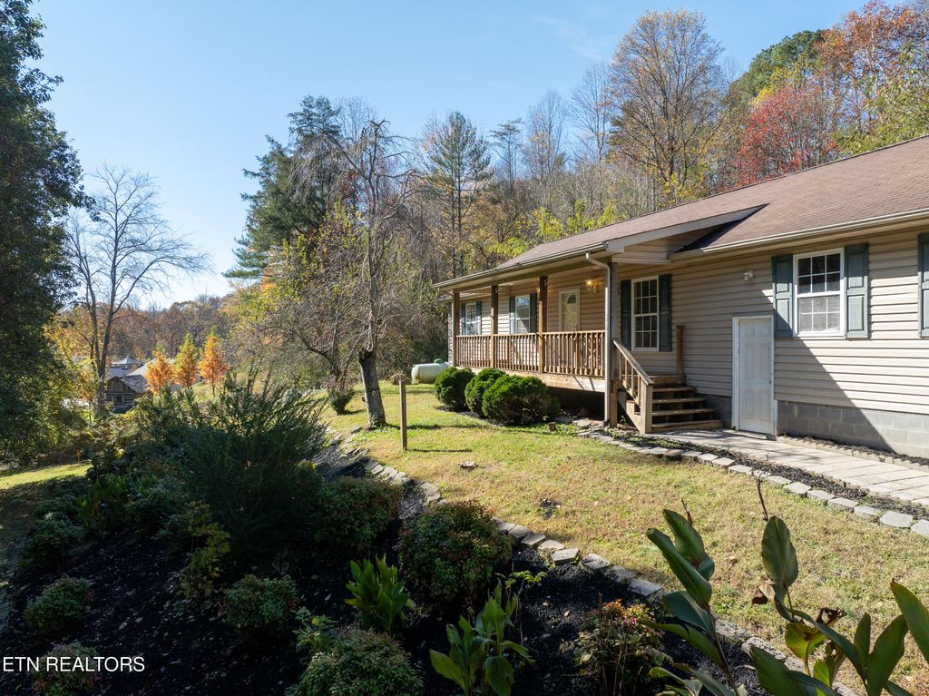 Photo of 5508 Old Walland Hwy Hwy, Walland, TN 37886 (MLS # 1320720)