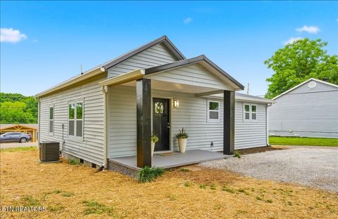 Tiny photo for 701 Childress Ave, Sweetwater, TN 37874 (MLS # 1340517)