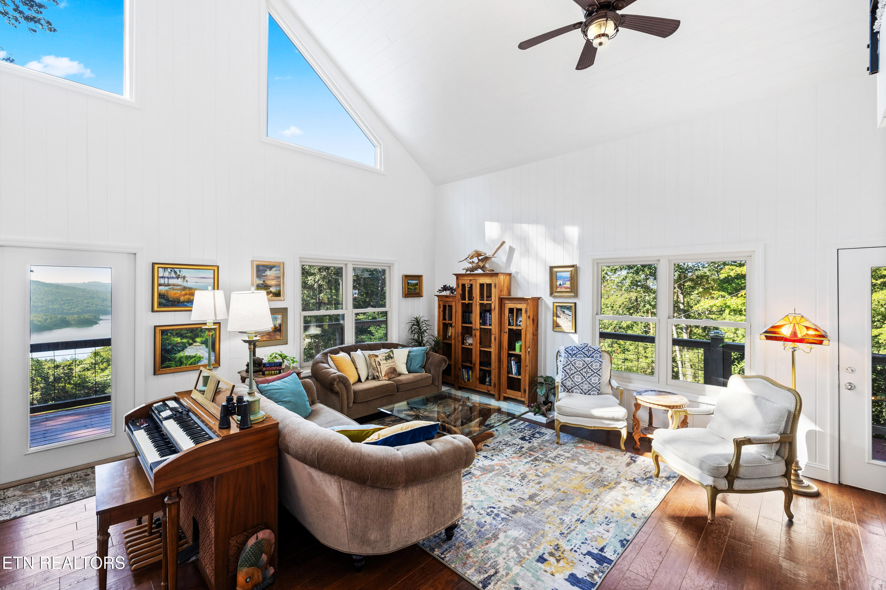 310 Lakeview Drive