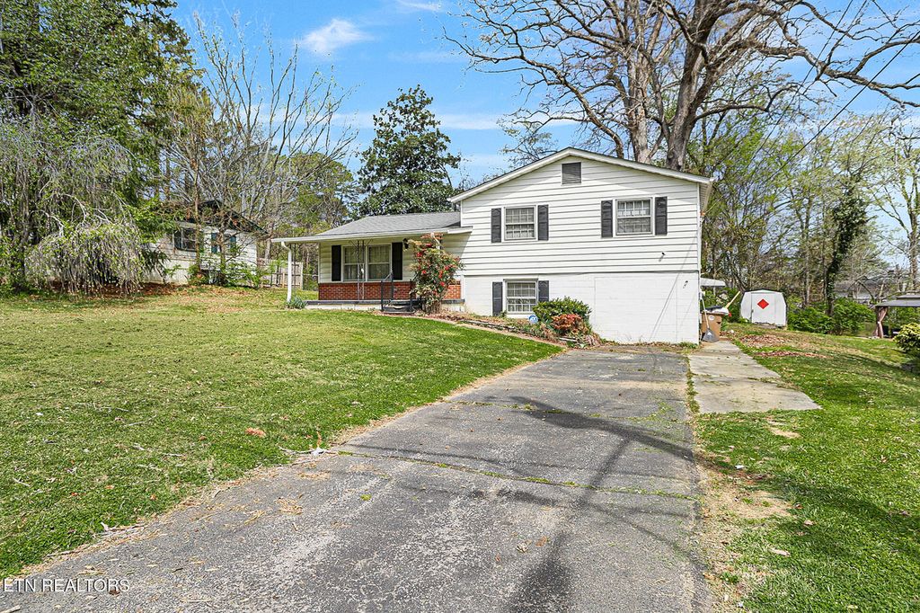 Photo of 4205 Myrtlewood Drive, Knoxville, TN 37921 (MLS # 1334952)