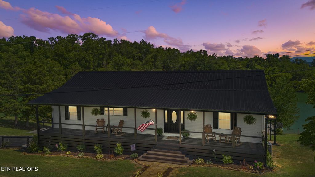 Photo of 1033 Sunset View Road Rd, Sevierville, TN 37876 (MLS # 1320591)