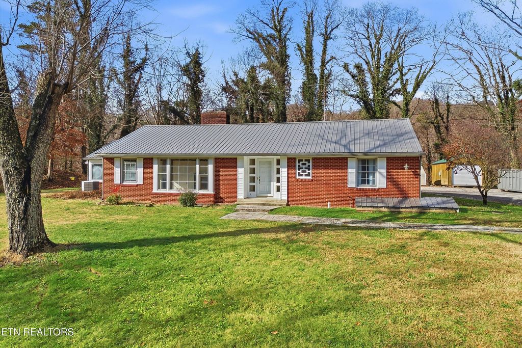 Photo of 3461 Lake City Hwy, Rocky Top, TN 37769 (MLS # 1323584)