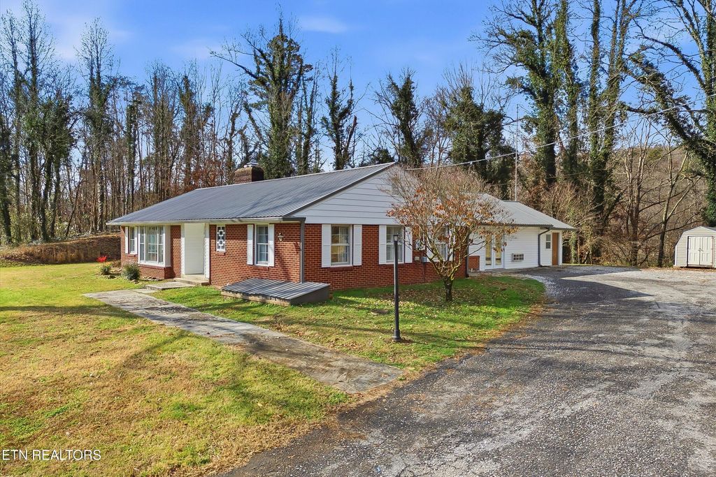 Photo of 3461 Lake City Hwy, Rocky Top, TN 37769 (MLS # 1323584)