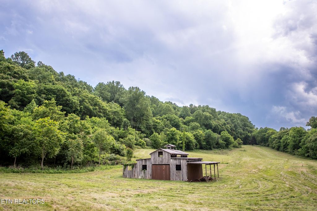 Photo of 2051 Hiwassee Rd, Sweetwater, TN 37874 (MLS # 1303088)