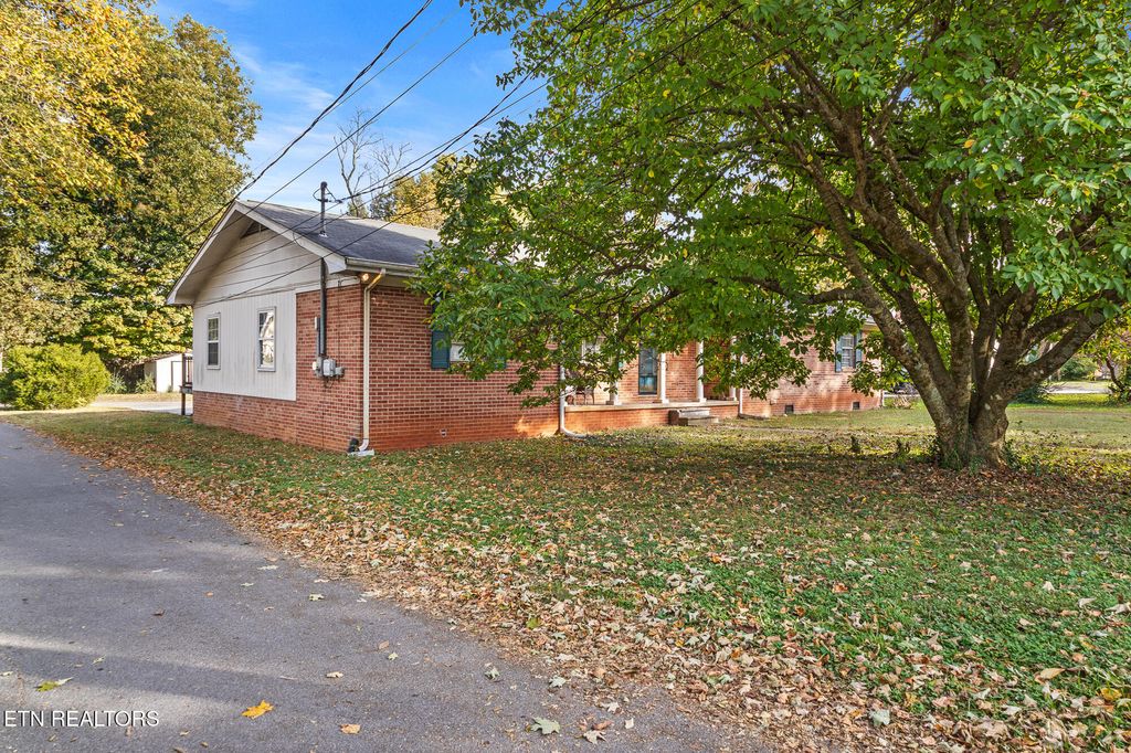 Photo of 633 Monroe St, Madisonville, TN 37354 (MLS # 1315439)