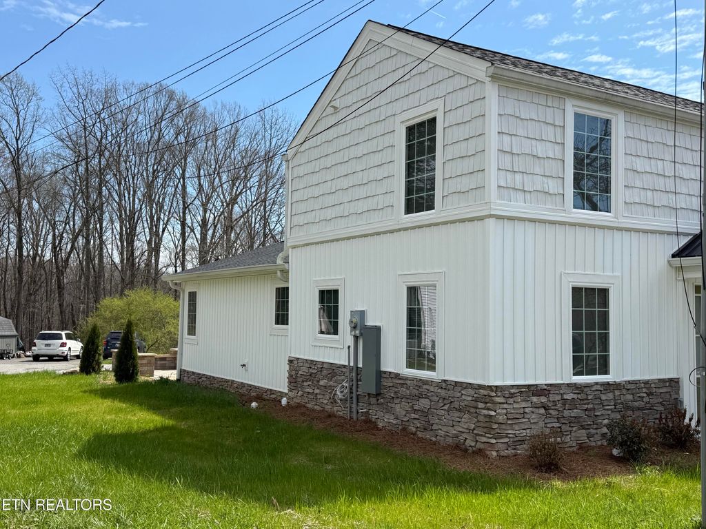 Photo of 212 Oak Rd, Norris, TN 37828 (MLS # 1333402)