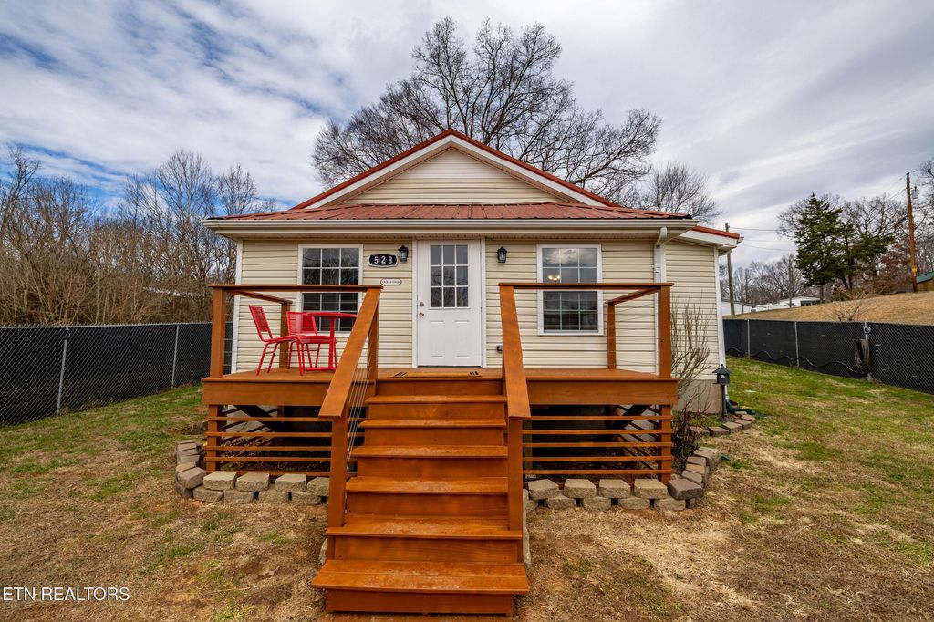 Photo of 528 France Lane, Maryville, TN 37803 (MLS # 1327528)