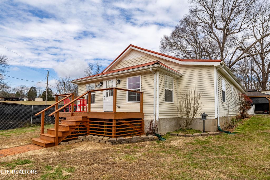 Photo of 528 France Lane, Maryville, TN 37803 (MLS # 1327528)