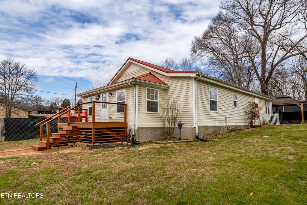 Photo of 528 France Lane, Maryville, TN 37803 (MLS # 1327528)