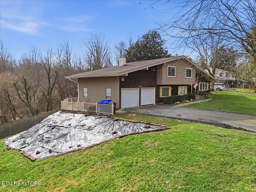Photo of 129 Greystone Drive, Oak Ridge, TN 37830 (MLS # 1325873)