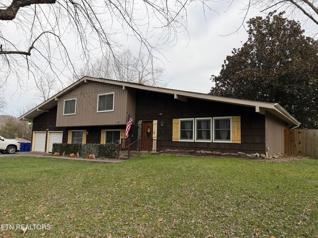 Photo of 129 Greystone Drive, Oak Ridge, TN 37830 (MLS # 1325873)