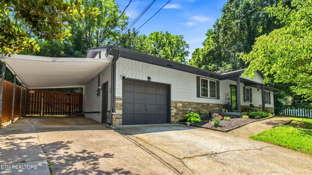 Photo of 5728 Matlock Drive, Knoxville, TN 37921 (MLS # 1350794)