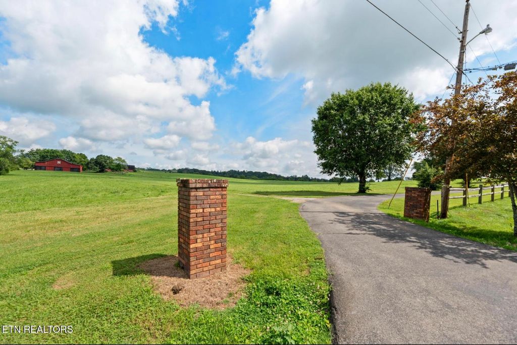 Photo of 571 Calhoun Drive, Greenback, TN 37742 (MLS # 1330590)