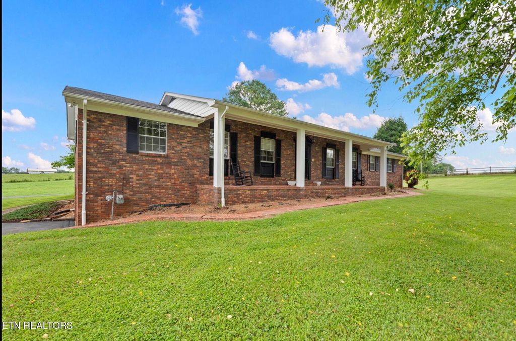 Photo of 571 Calhoun Drive, Greenback, TN 37742 (MLS # 1330590)