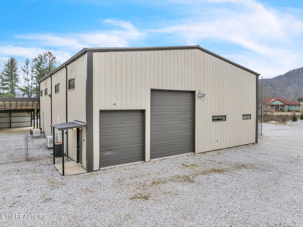 Photo of 1988 Winona Road Rd, Huntsville, TN 37756 (MLS # 1329132)