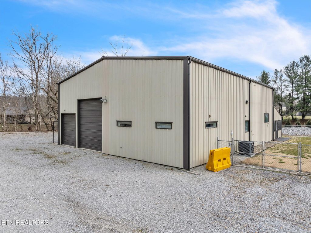 Photo of 1988 Winona Road Rd, Huntsville, TN 37756 (MLS # 1329132)