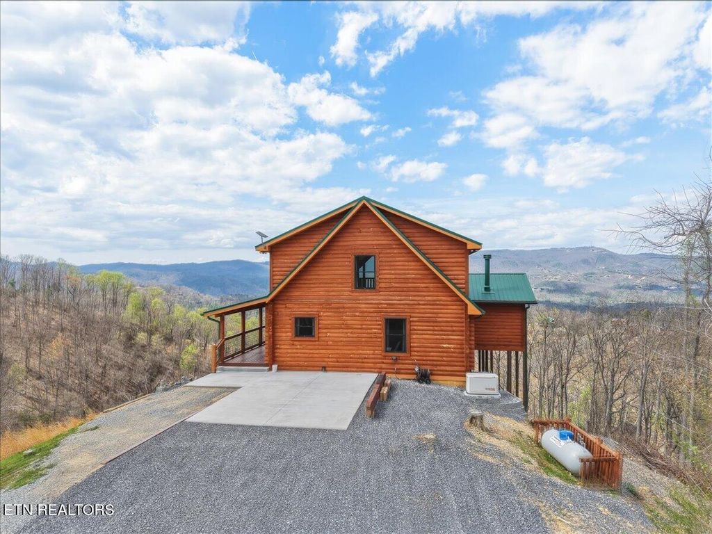 Photo of 2266 Lone Ridge Drive, Sevierville, TN 37862 (MLS # 1334896)