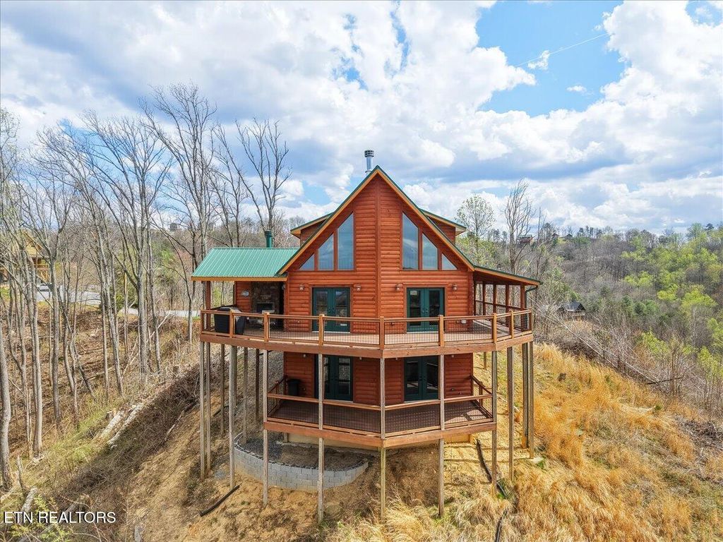 Photo of 2266 Lone Ridge Drive, Sevierville, TN 37862 (MLS # 1334896)