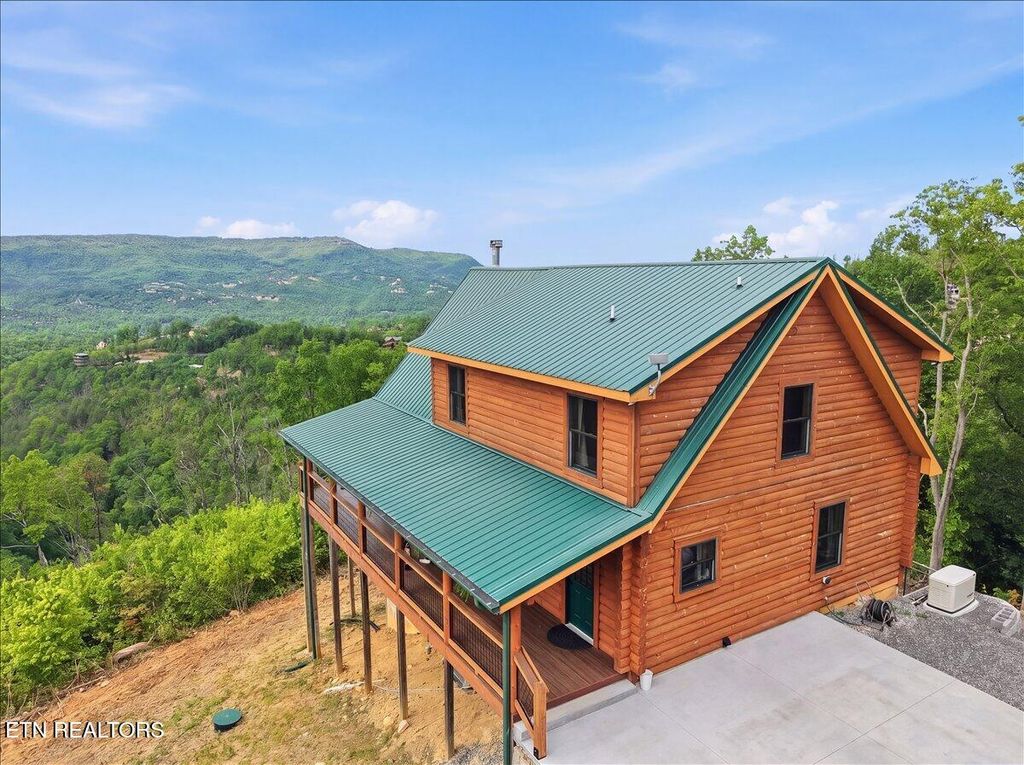 Photo of 2266 Lone Ridge Drive, Sevierville, TN 37862 (MLS # 1334896)