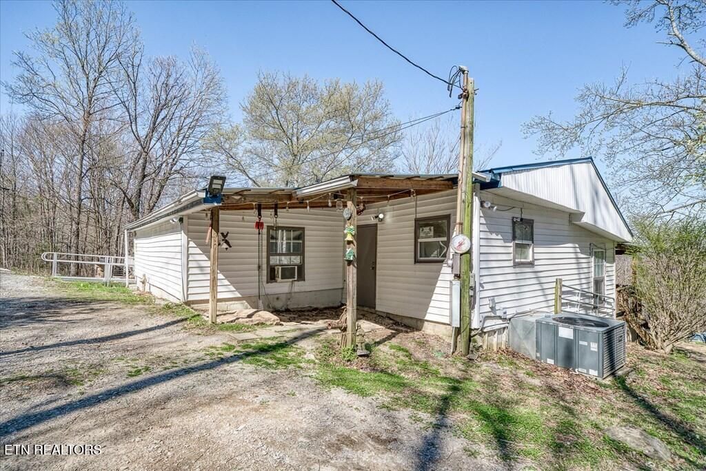 Photo of 618 Old Baker Mtn Rd, Spencer, TN 38585 (MLS # 1328277)