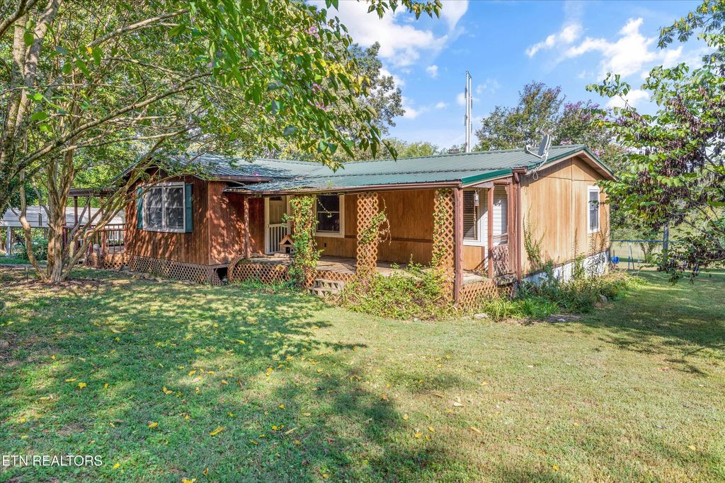 Photo of 1070 Pine Grove Circle, Greenback, TN 37742 (MLS # 1312946)