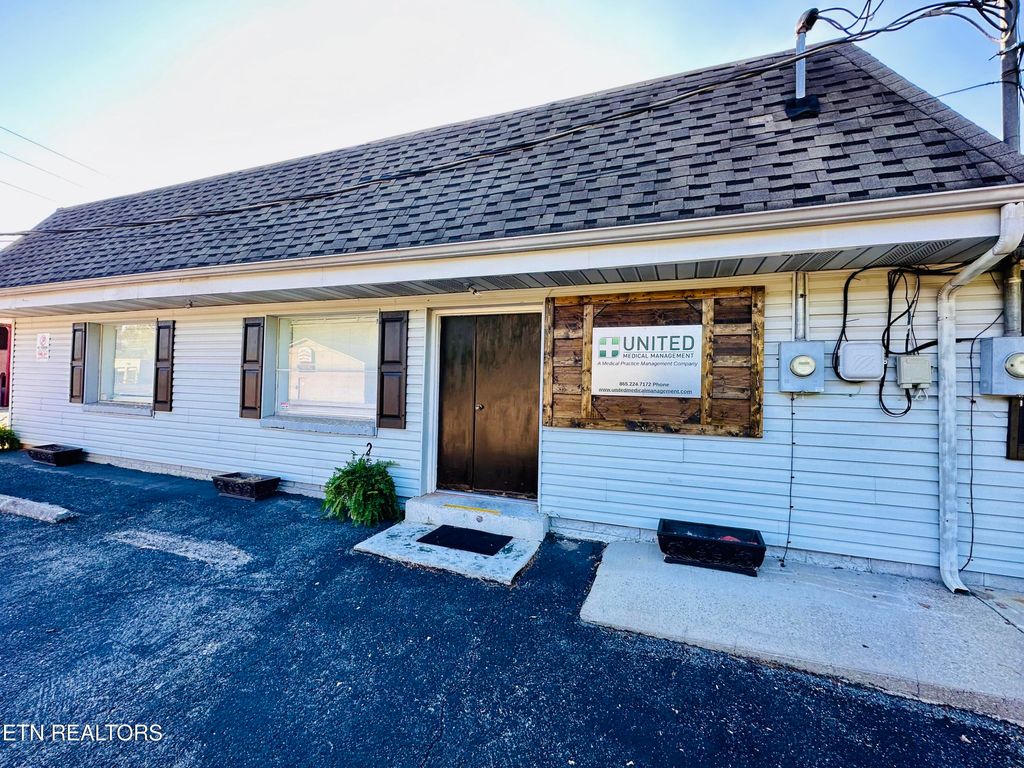 Photo of 801 W Race St, Kingston, TN 37763 (MLS # 1329780)