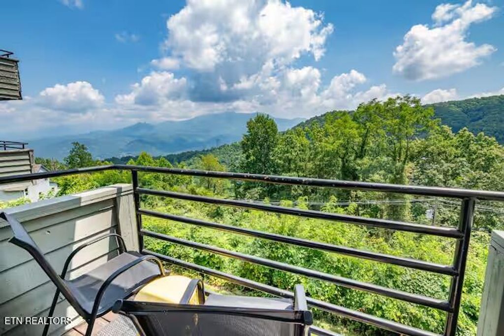 Photo of 1260 Ski View Drive #1205, Gatlinburg, TN 37738 (MLS # 1295034)
