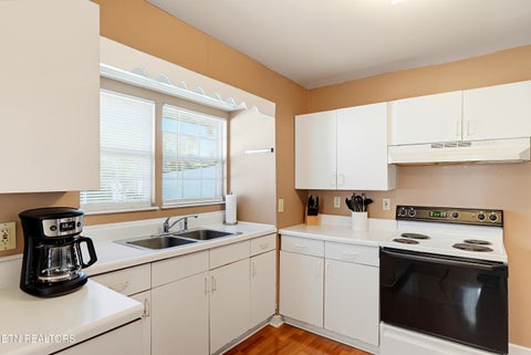 Tiny photo for 404 N 5th St, Maryville, TN 37804 (MLS # 1359844)