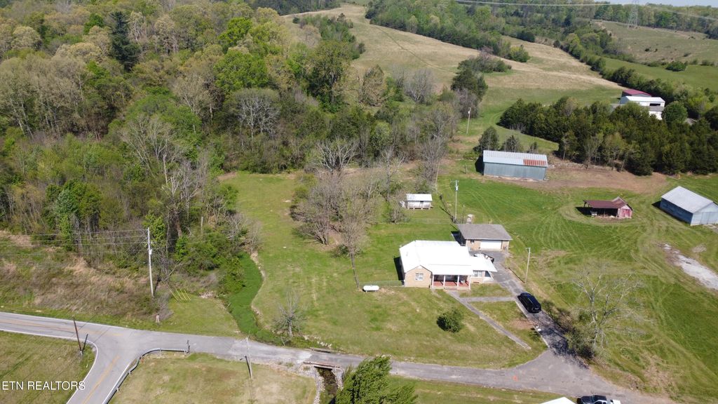 Photo of 118 Mans Hollow Rd, Kingston, TN 37763 (MLS # 1301937)