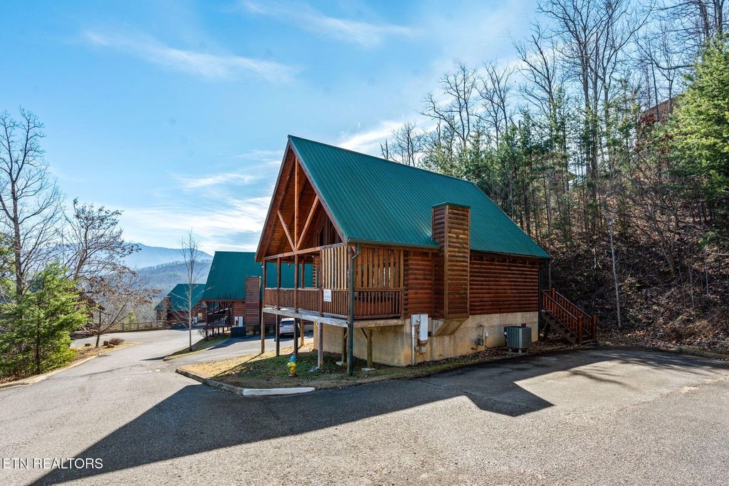 Photo of 4701 Nottingham Heights Way, Pigeon Forge, TN 37863 (MLS # 1289268)