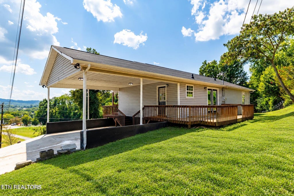Photo of 303 N 16th St, LaFollette, TN 37766 (MLS # 1354150)