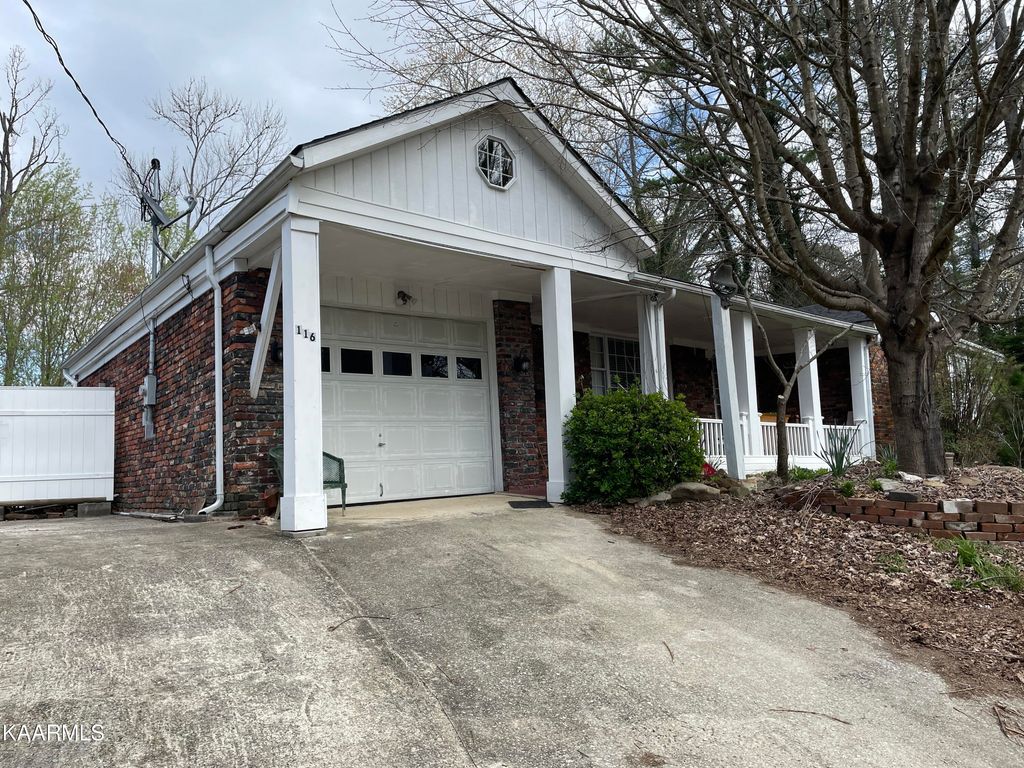 Photo of 116 Dale Ave, Oliver Springs, TN 37840 (MLS # 1226304)