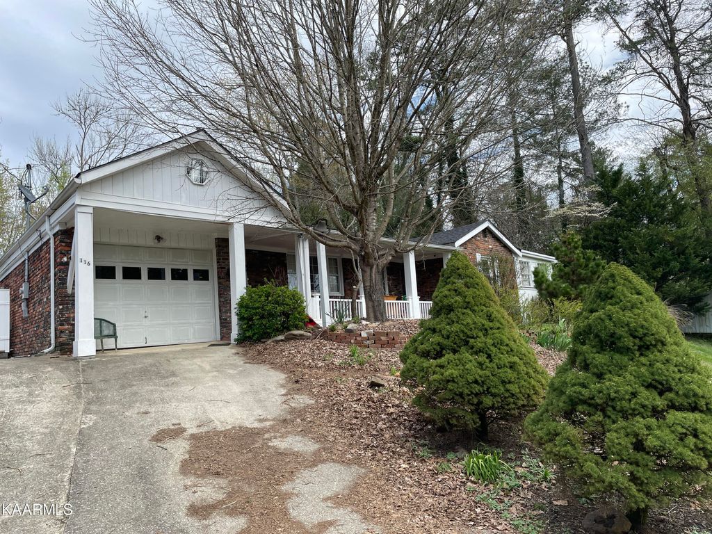 Photo of 116 Dale Ave, Oliver Springs, TN 37840 (MLS # 1226304)