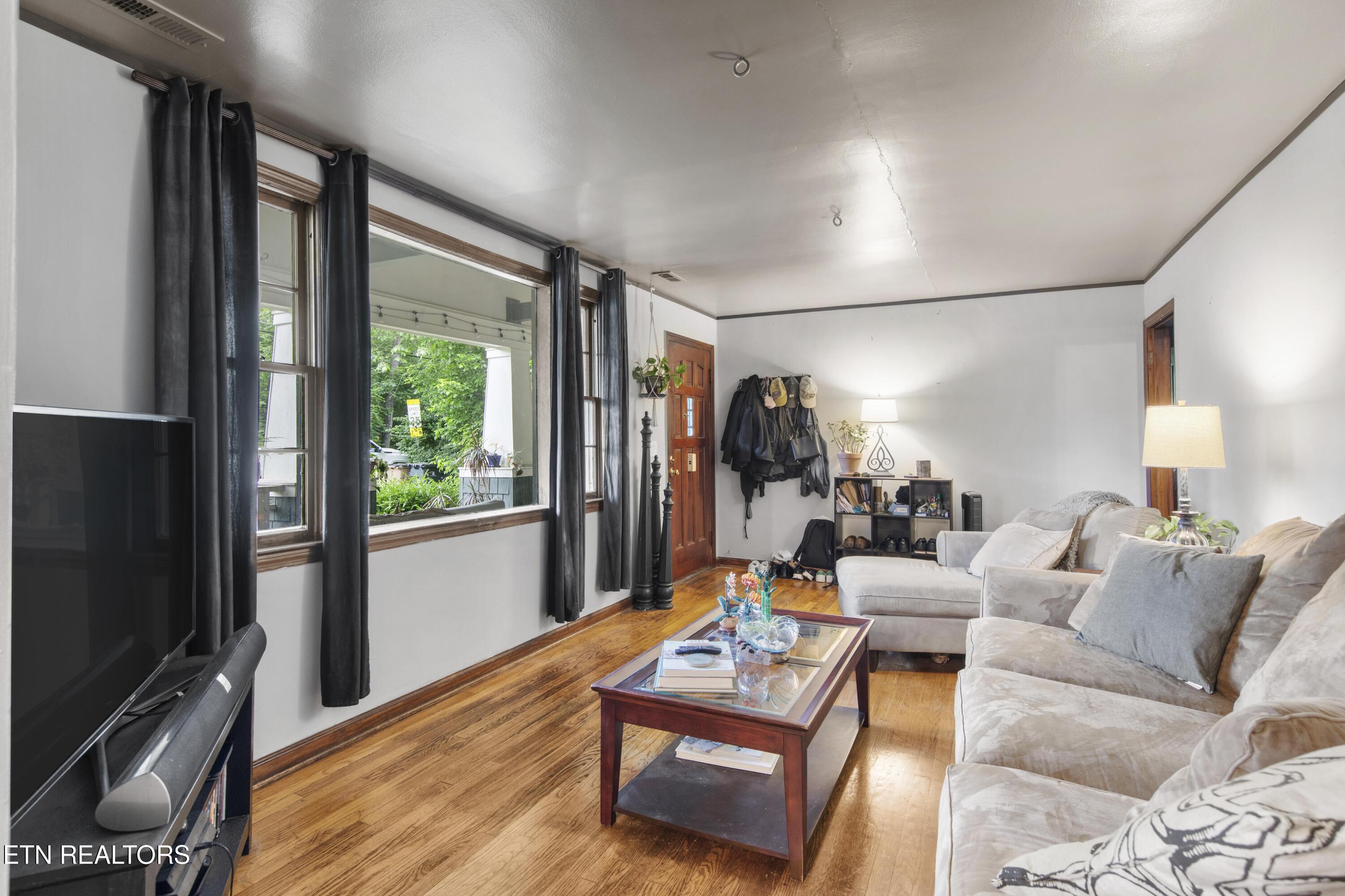 5501 Lake Shore Drive