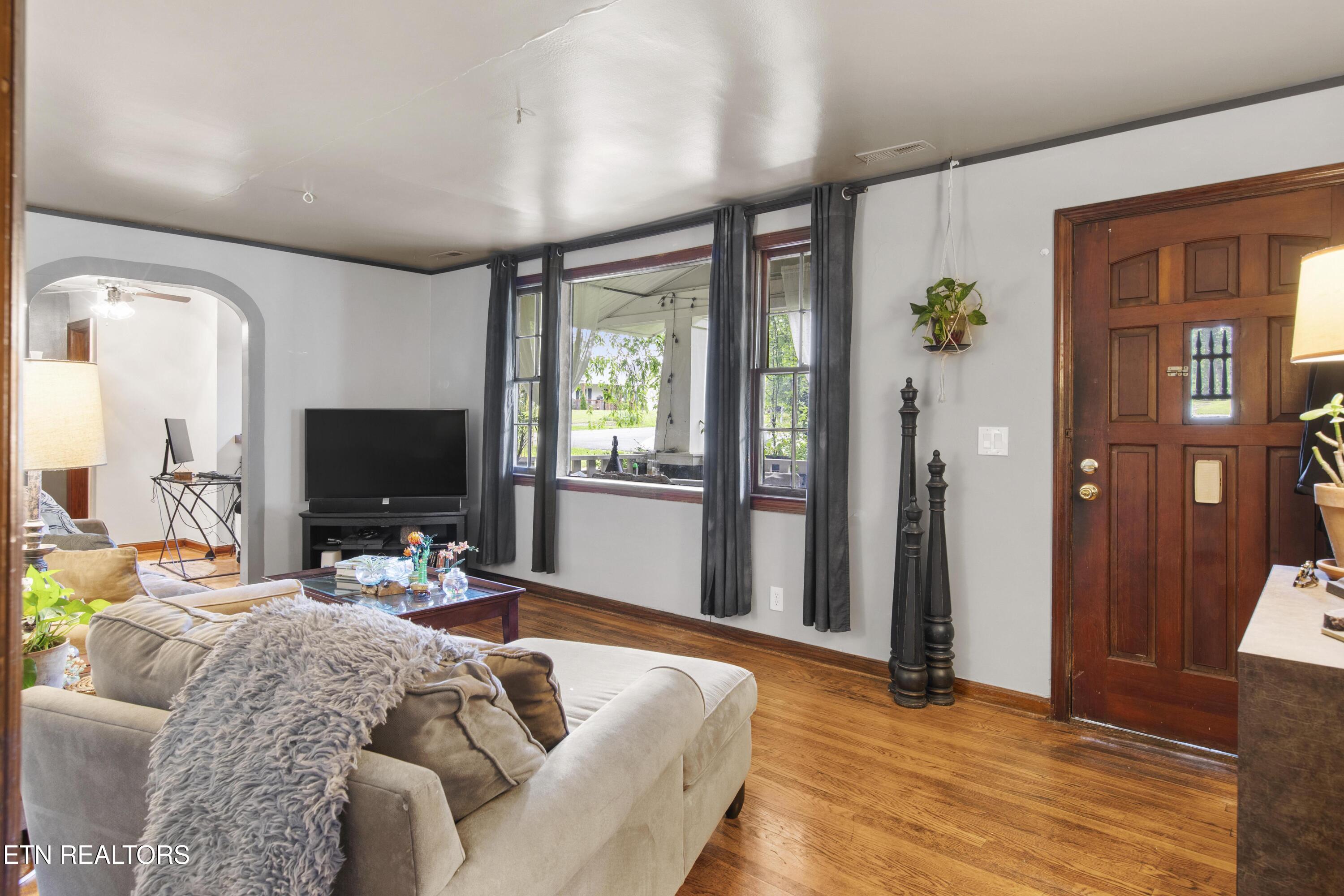 5501 Lake Shore Drive