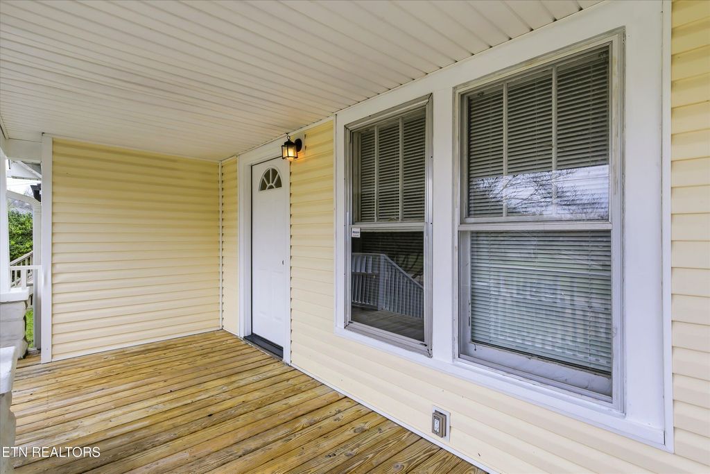 Photo of 5301 Ross Rd, Knoxville, TN 37914 (MLS # 1332114)