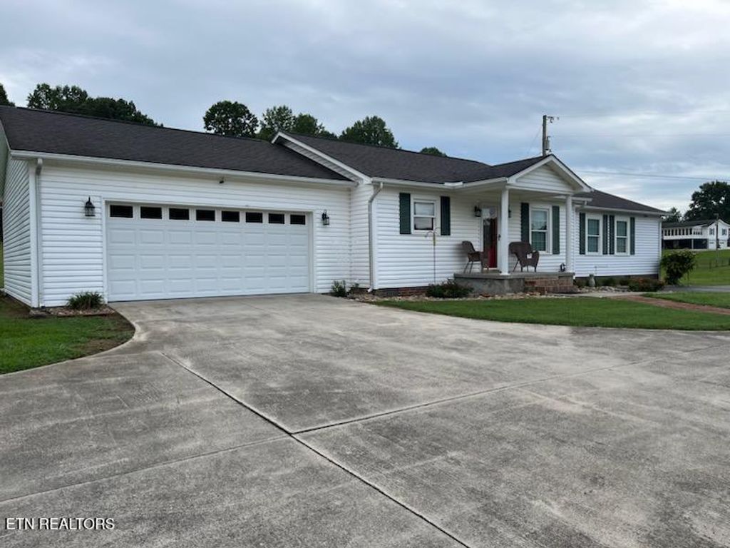 Photo of 812 New Clear Branch Rd, Rocky Top, TN 37769 (MLS # 1310952)