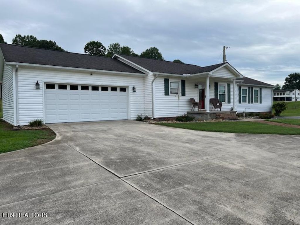 Photo of 812 New Clear Branch Rd, Rocky Top, TN 37769 (MLS # 1310952)