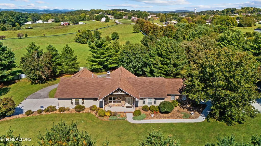 Photo of 1474 Broadview Circle, Sevierville, TN 37876 (MLS # 1316248)