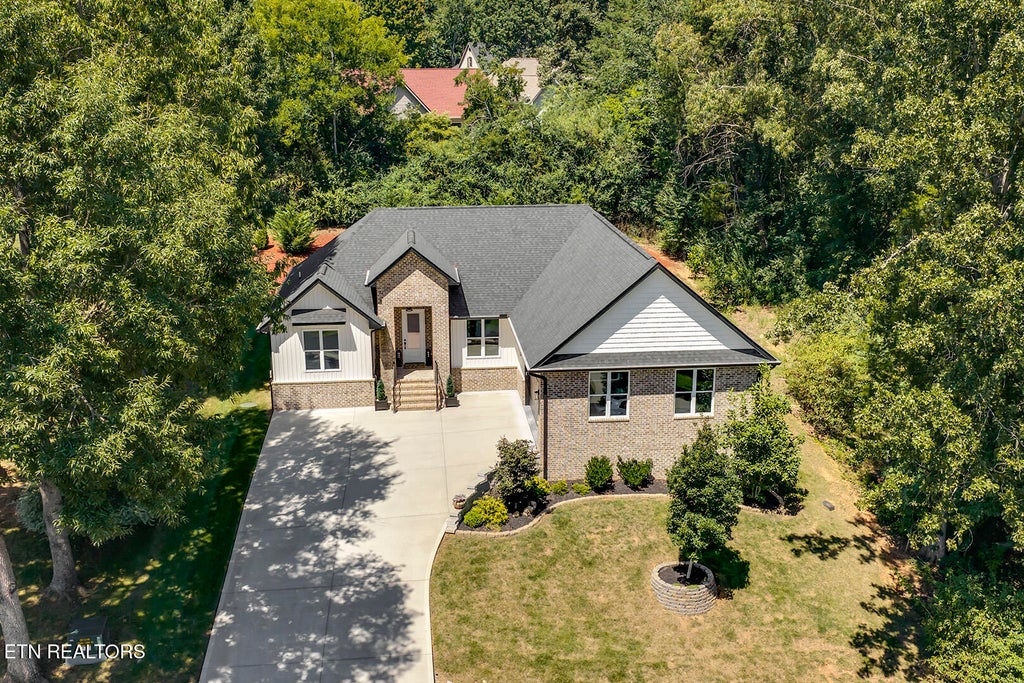 Photo of 125 Daleyuhski Way, Loudon, TN 37774 (MLS # 1353926)