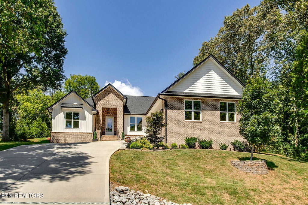 Photo of 125 Daleyuhski Way, Loudon, TN 37774 (MLS # 1353926)