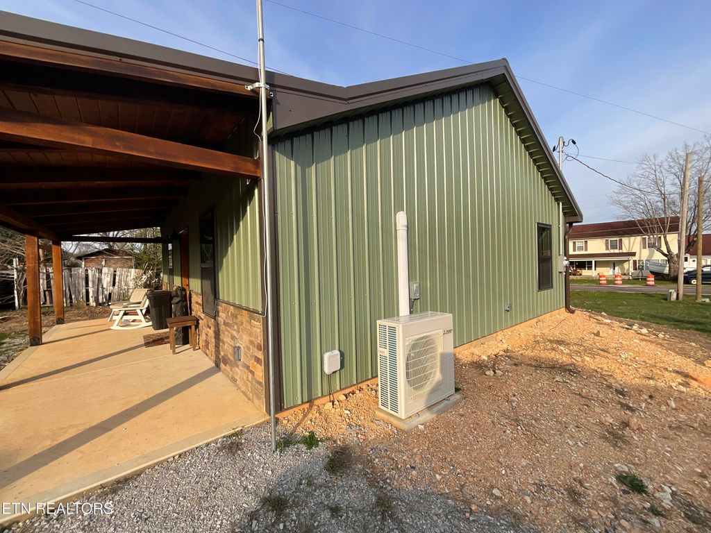 Photo of 155 Broyles Rd, Spring City, TN 37381 (MLS # 1333756)