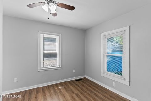 Tiny photo for 300 Hillcrest St, Clinton, TN 37716 (MLS # 1340459)