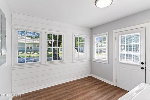 Tiny photo for 300 Hillcrest St, Clinton, TN 37716 (MLS # 1340459)