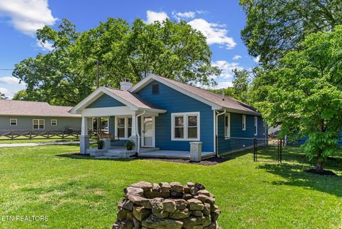 Tiny photo for 300 Hillcrest St, Clinton, TN 37716 (MLS # 1340459)
