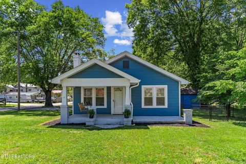 Photo of 300 Hillcrest St, Clinton, TN 37716 (MLS # 1340459)